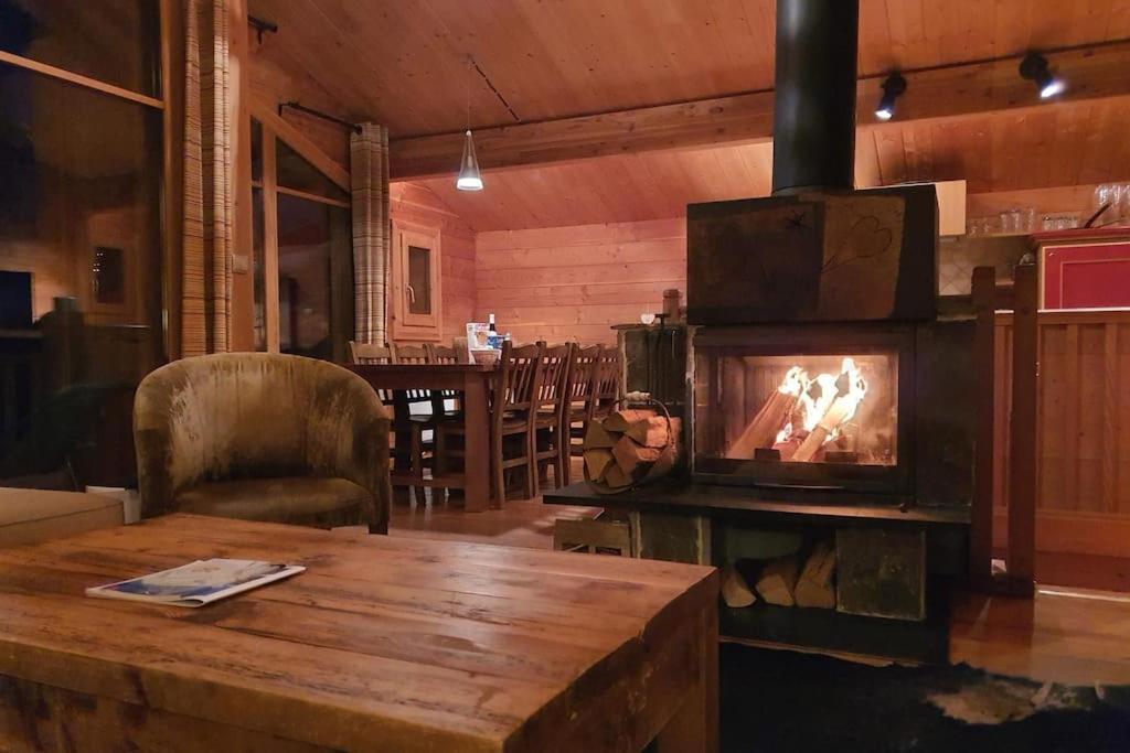 Cosy 4 Bedroom Chalet With Hot Tub Saint-Marcel  Esterno foto