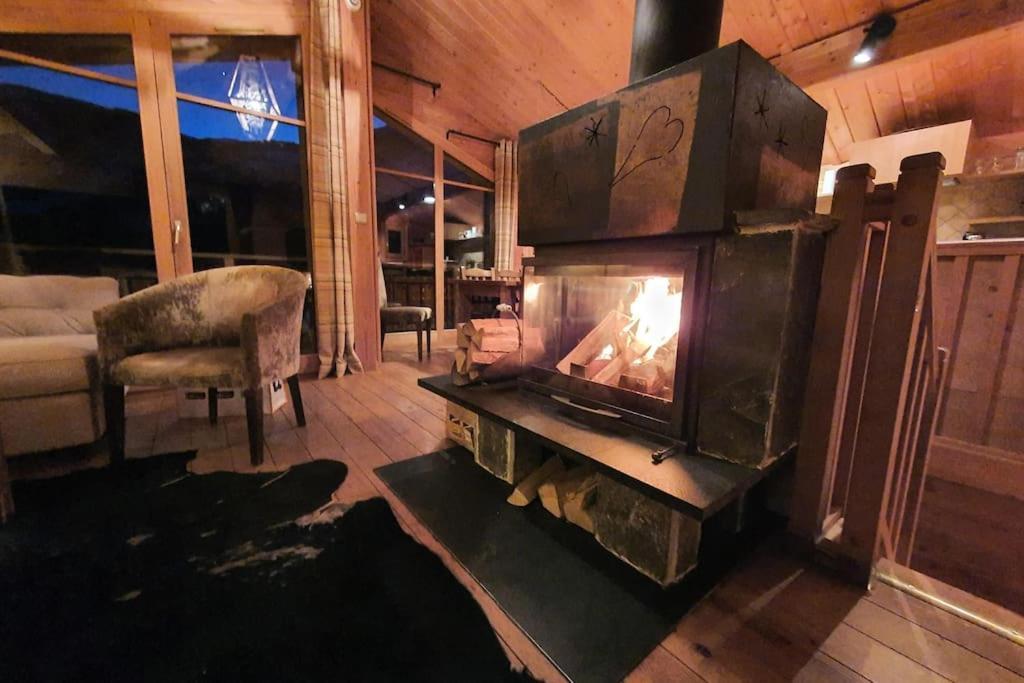 Cosy 4 Bedroom Chalet With Hot Tub Saint-Marcel  Esterno foto