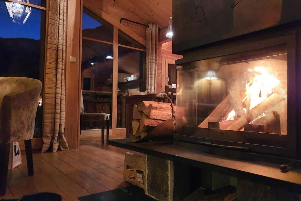 Cosy 4 Bedroom Chalet With Hot Tub Saint-Marcel  Esterno foto