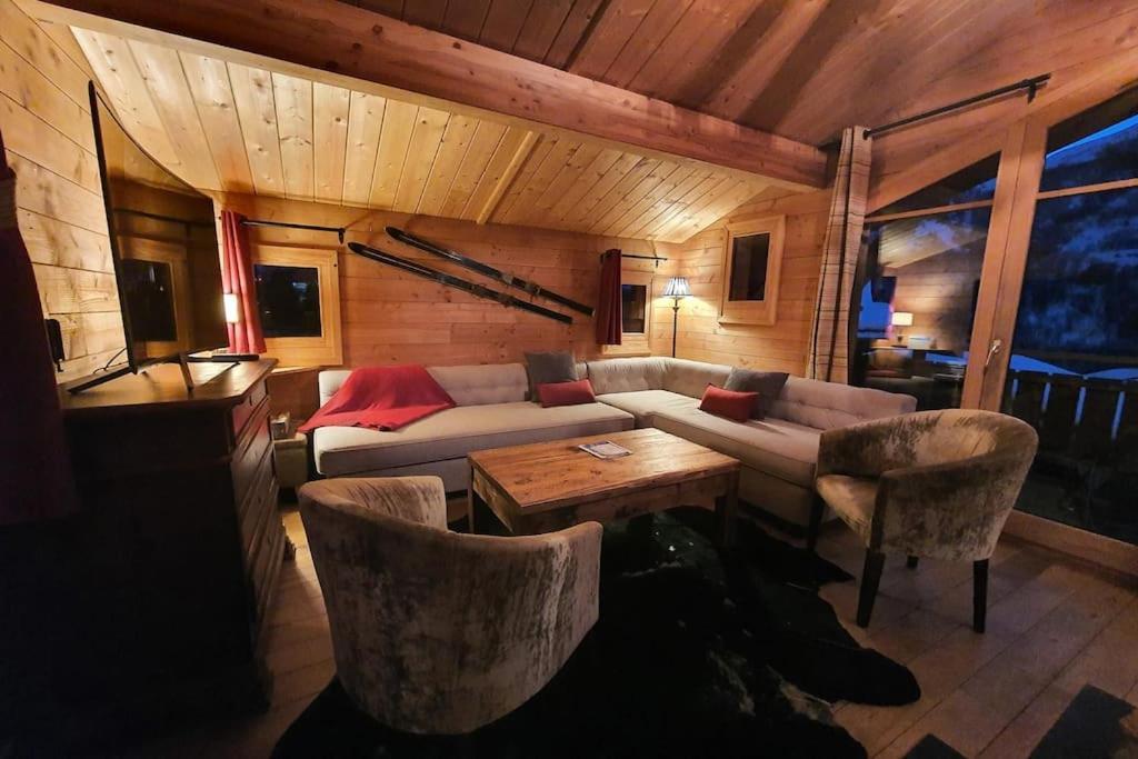 Cosy 4 Bedroom Chalet With Hot Tub Saint-Marcel  Esterno foto