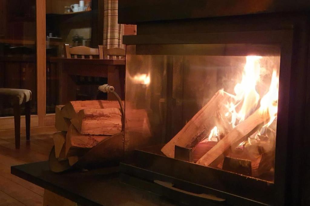 Cosy 4 Bedroom Chalet With Hot Tub Saint-Marcel  Esterno foto