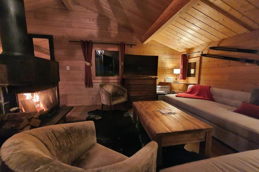 Cosy 4 Bedroom Chalet With Hot Tub Saint-Marcel  Esterno foto