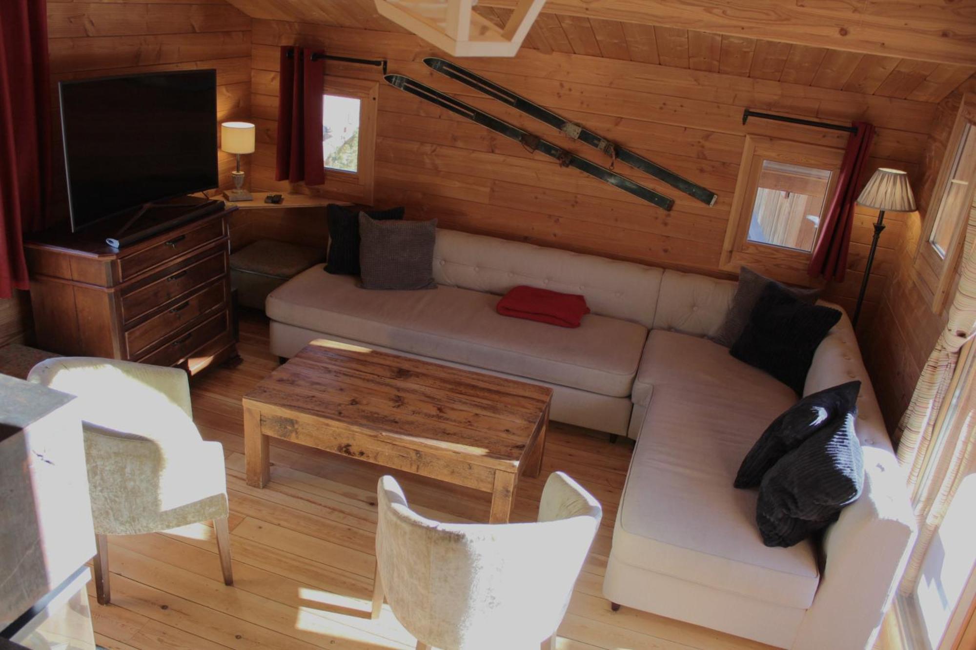 Cosy 4 Bedroom Chalet With Hot Tub Saint-Marcel  Esterno foto