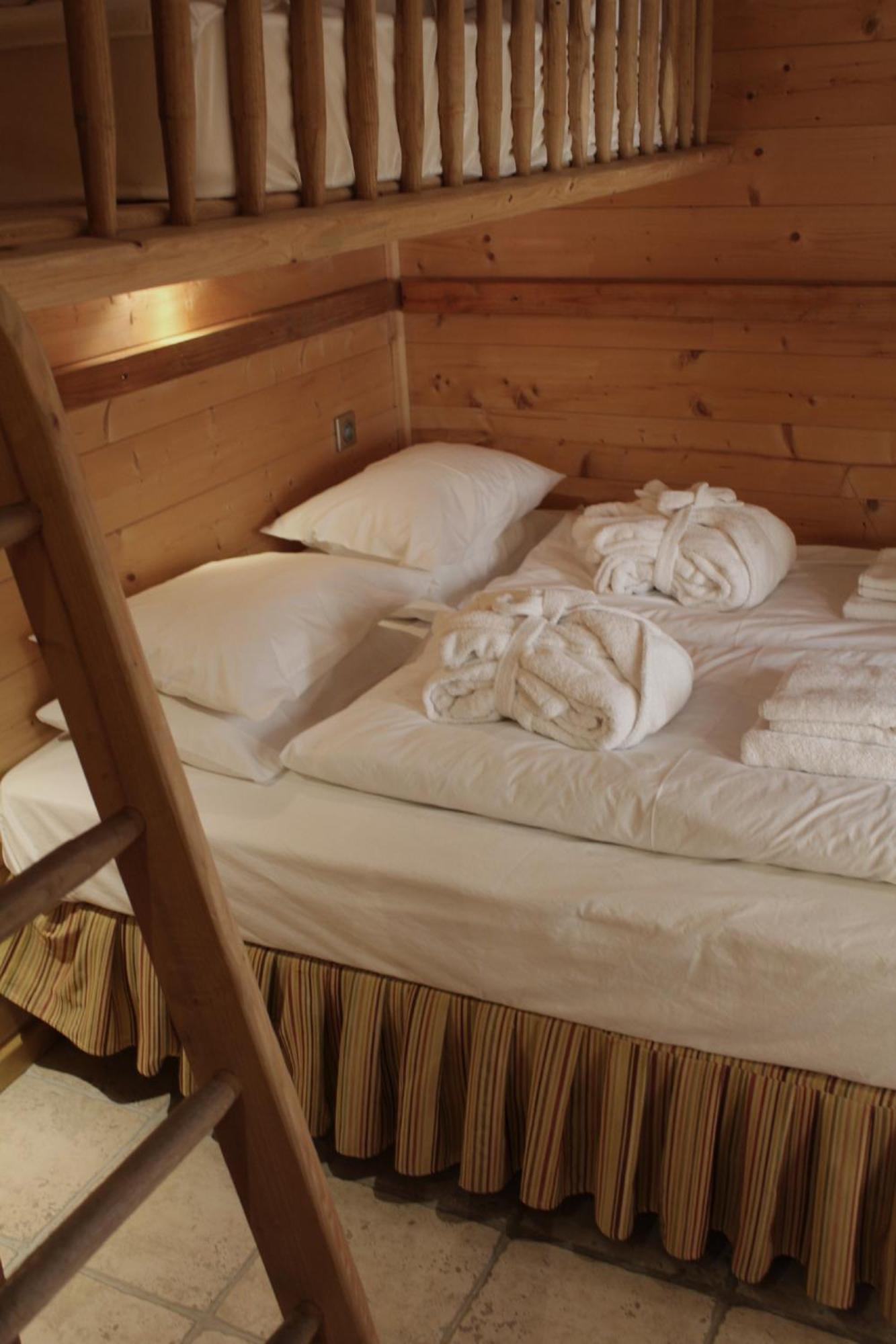 Cosy 4 Bedroom Chalet With Hot Tub Saint-Marcel  Esterno foto