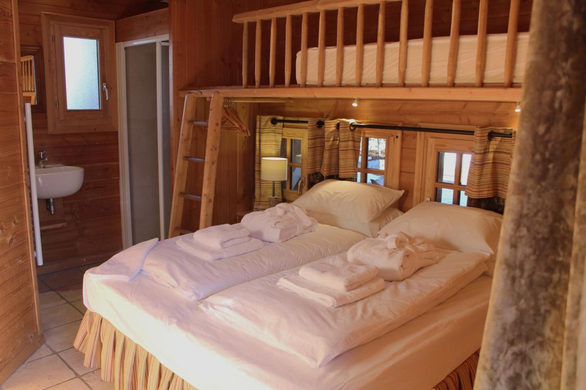 Cosy 4 Bedroom Chalet With Hot Tub Saint-Marcel  Esterno foto